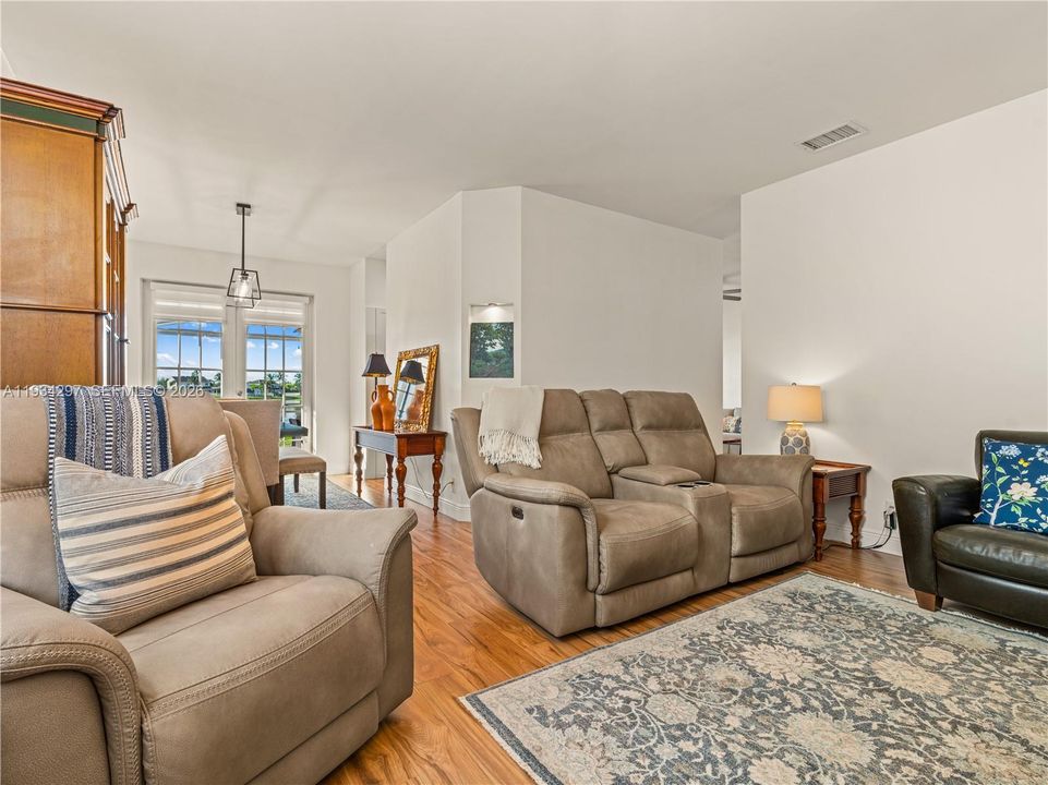 En Renta: $4,200 (3 camas, 2 baños, 1600 Pies cuadrados)