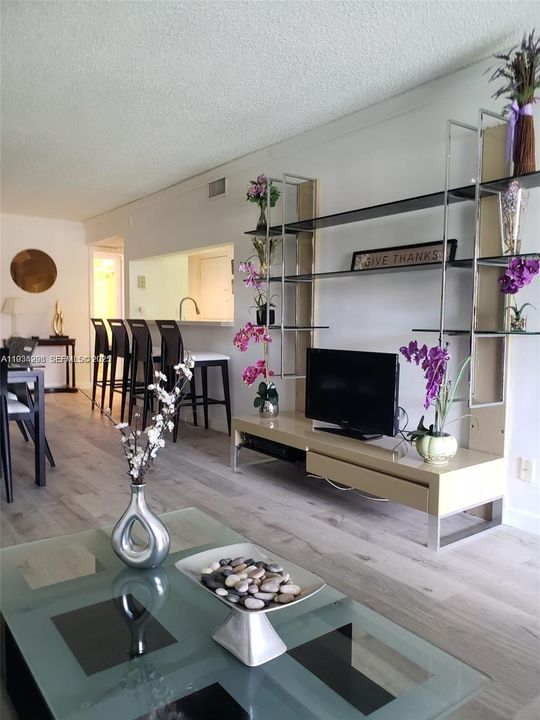 For Rent: $3,000 (2 beds, 2 baths, 1015 Square Feet)