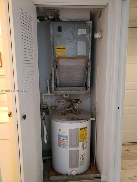 For Rent: $3,000 (2 beds, 2 baths, 1015 Square Feet)