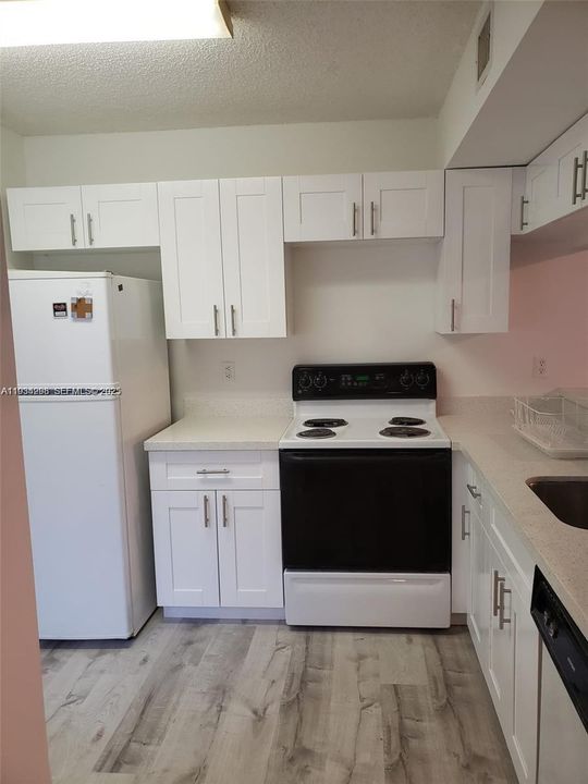 For Rent: $3,000 (2 beds, 2 baths, 1015 Square Feet)