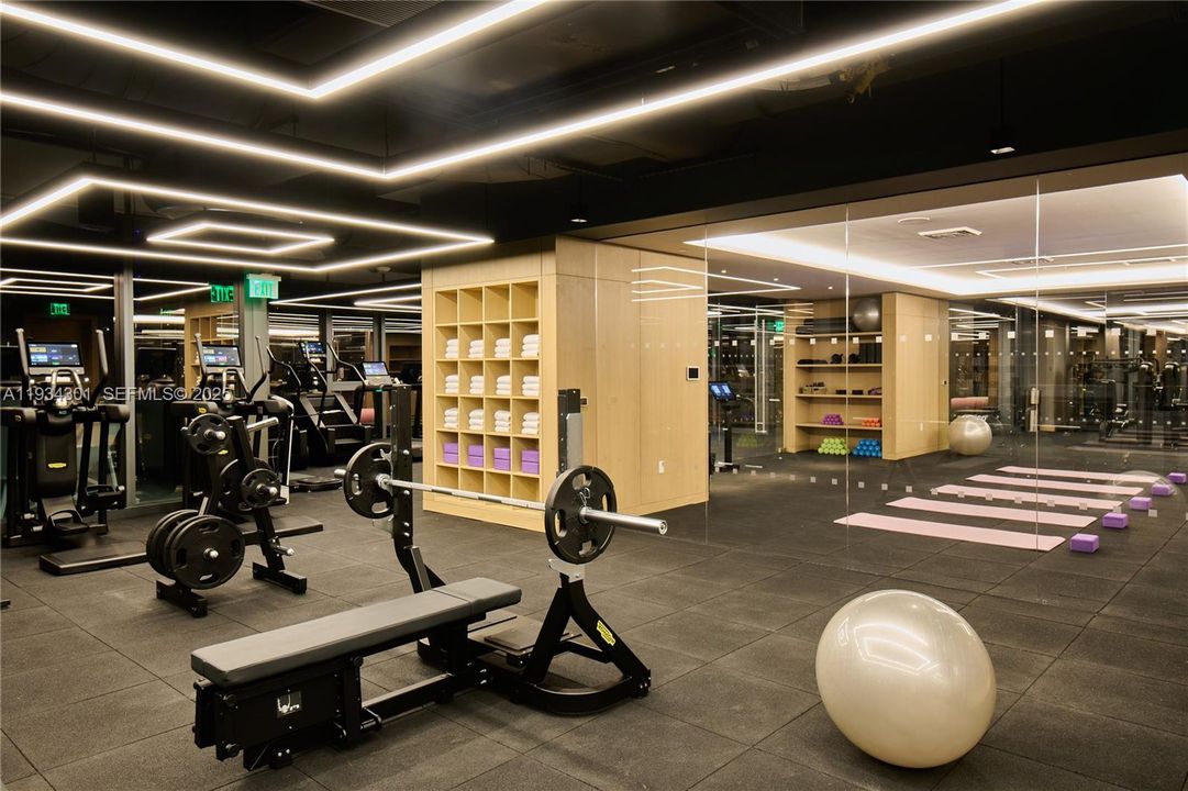 For Sale: $2,700,000 (2 beds, 2 baths, 1201 Square Feet)