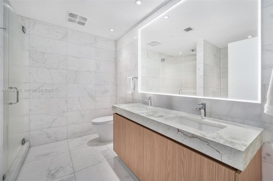 For Sale: $2,700,000 (2 beds, 2 baths, 1201 Square Feet)