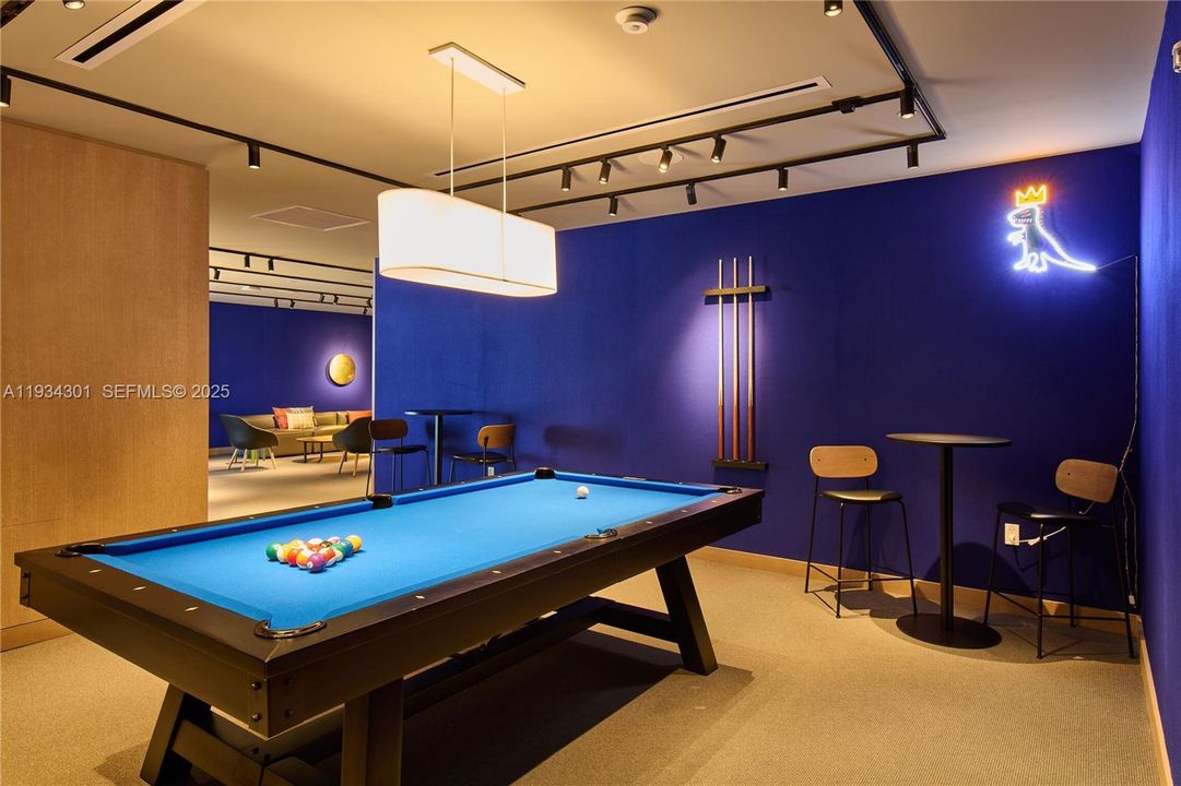 For Sale: $2,700,000 (2 beds, 2 baths, 1201 Square Feet)