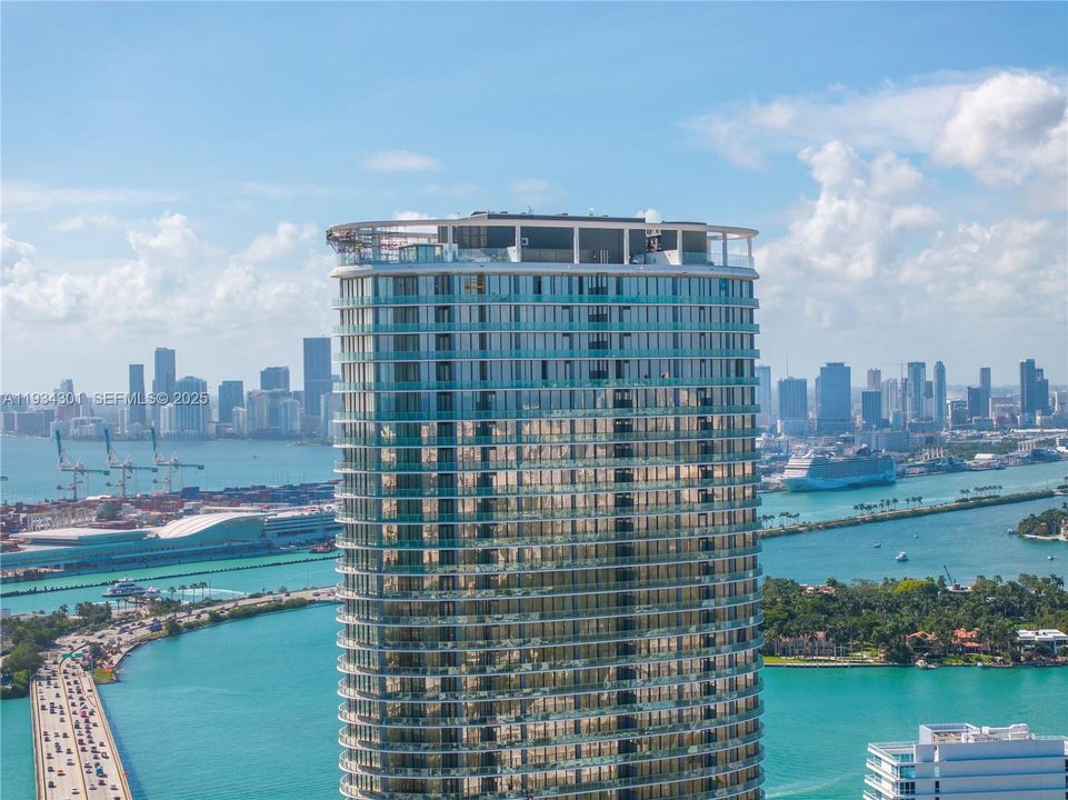 For Sale: $2,700,000 (2 beds, 2 baths, 1201 Square Feet)