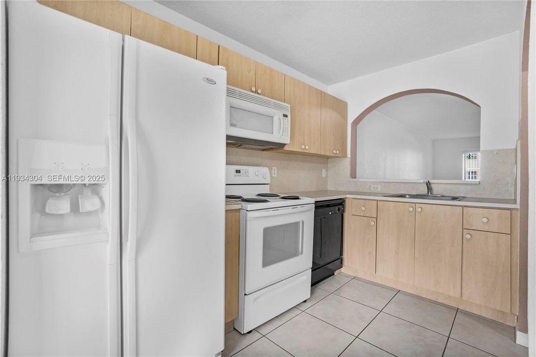 For Rent: $1,600 (2 beds, 2 baths, 822 Square Feet)