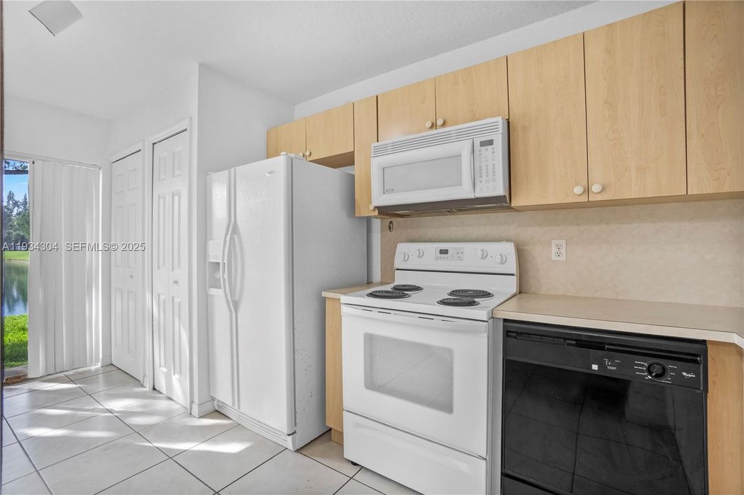 For Rent: $1,600 (2 beds, 2 baths, 822 Square Feet)