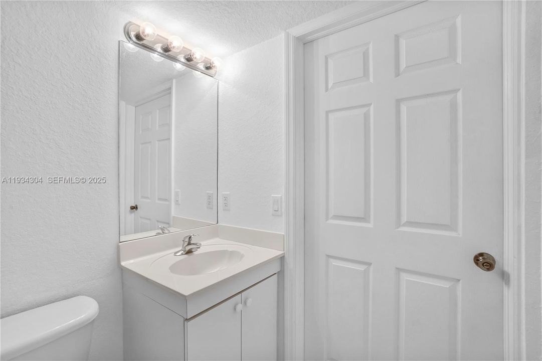 For Rent: $1,600 (2 beds, 2 baths, 822 Square Feet)