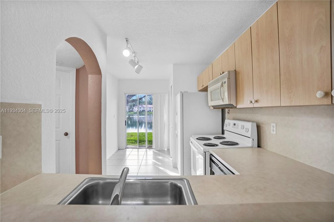 For Rent: $1,600 (2 beds, 2 baths, 822 Square Feet)