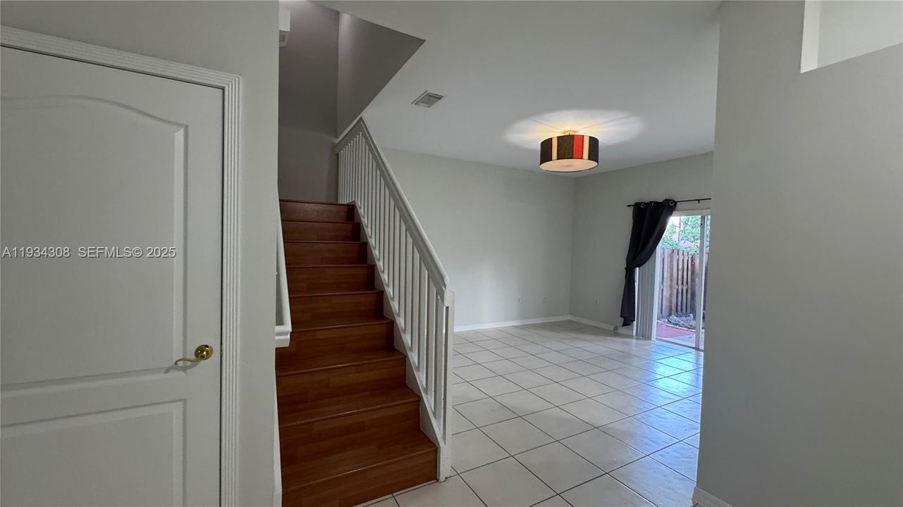 For Sale: $515,000 (3 beds, 2 baths, 1558 Square Feet)