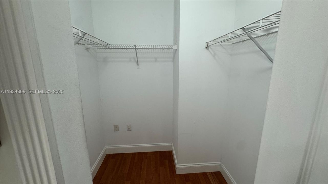 For Sale: $515,000 (3 beds, 2 baths, 1558 Square Feet)