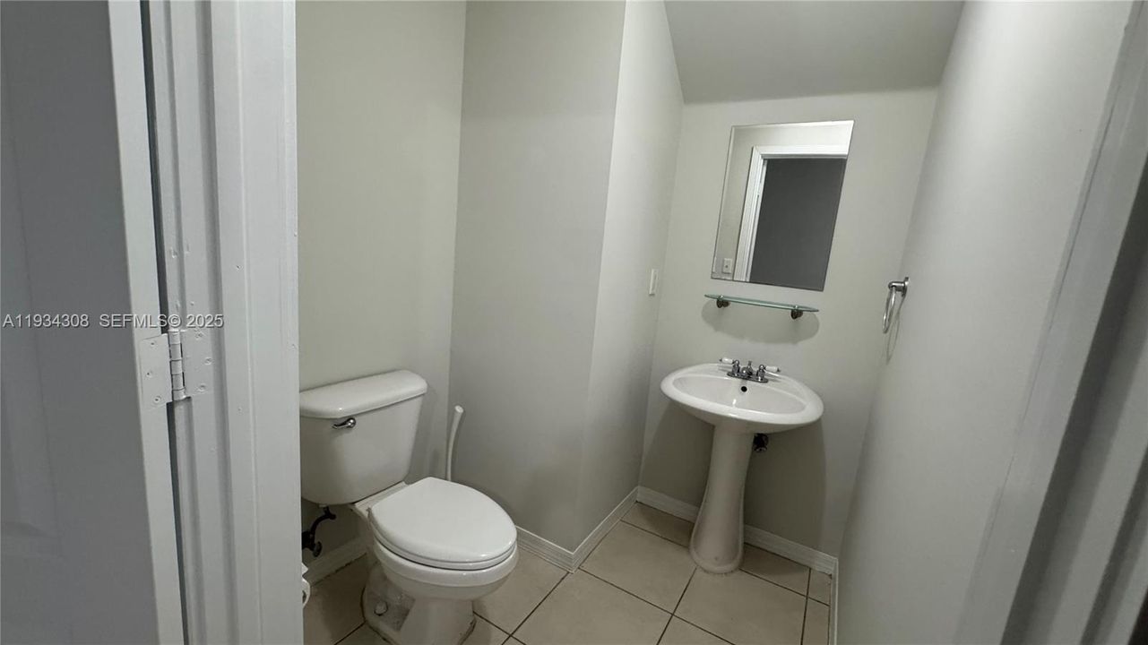 For Sale: $515,000 (3 beds, 2 baths, 1558 Square Feet)