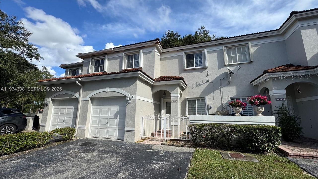 For Sale: $515,000 (3 beds, 2 baths, 1558 Square Feet)