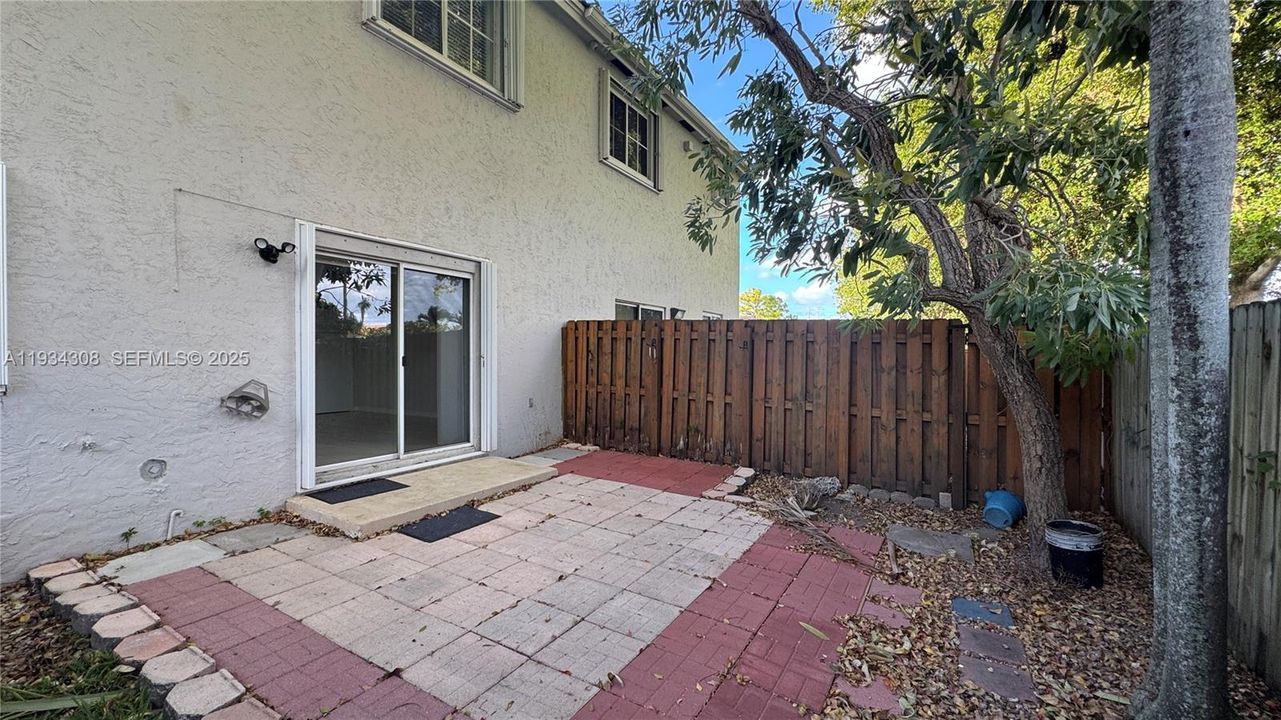 For Sale: $515,000 (3 beds, 2 baths, 1558 Square Feet)