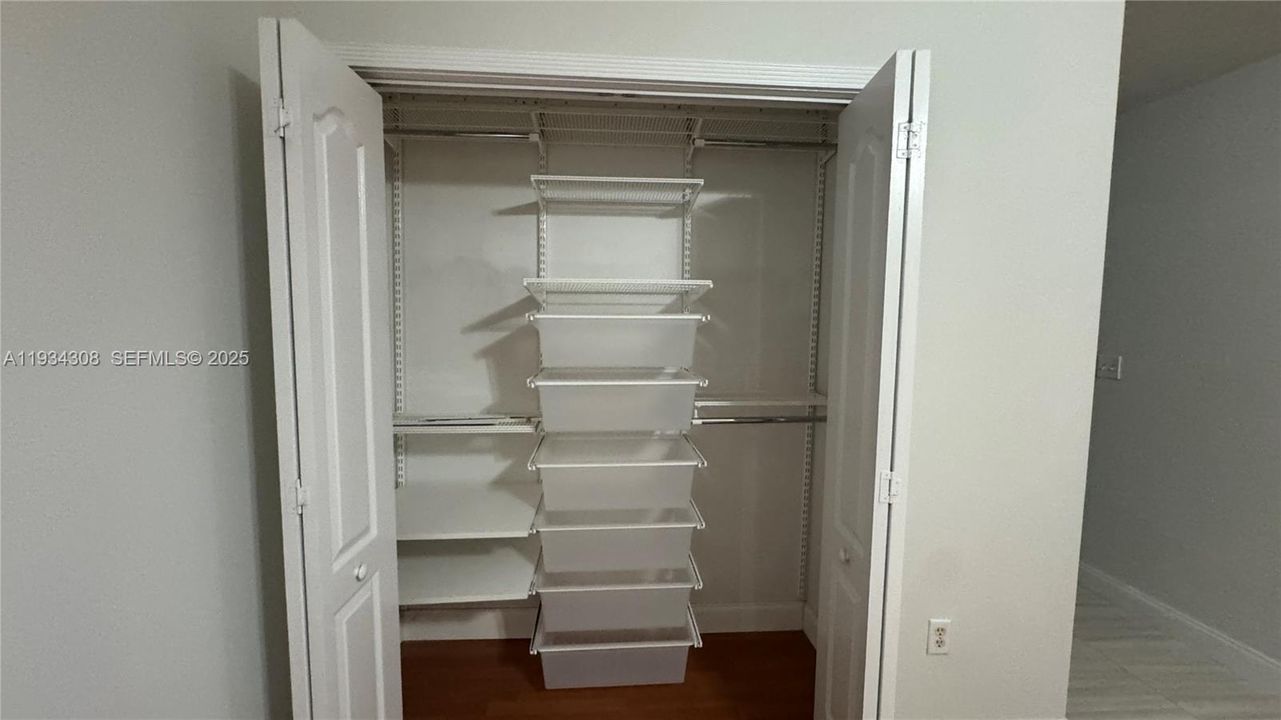 For Sale: $515,000 (3 beds, 2 baths, 1558 Square Feet)