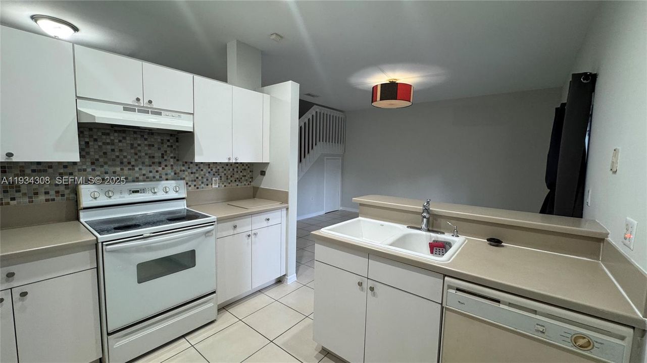 For Sale: $515,000 (3 beds, 2 baths, 1558 Square Feet)