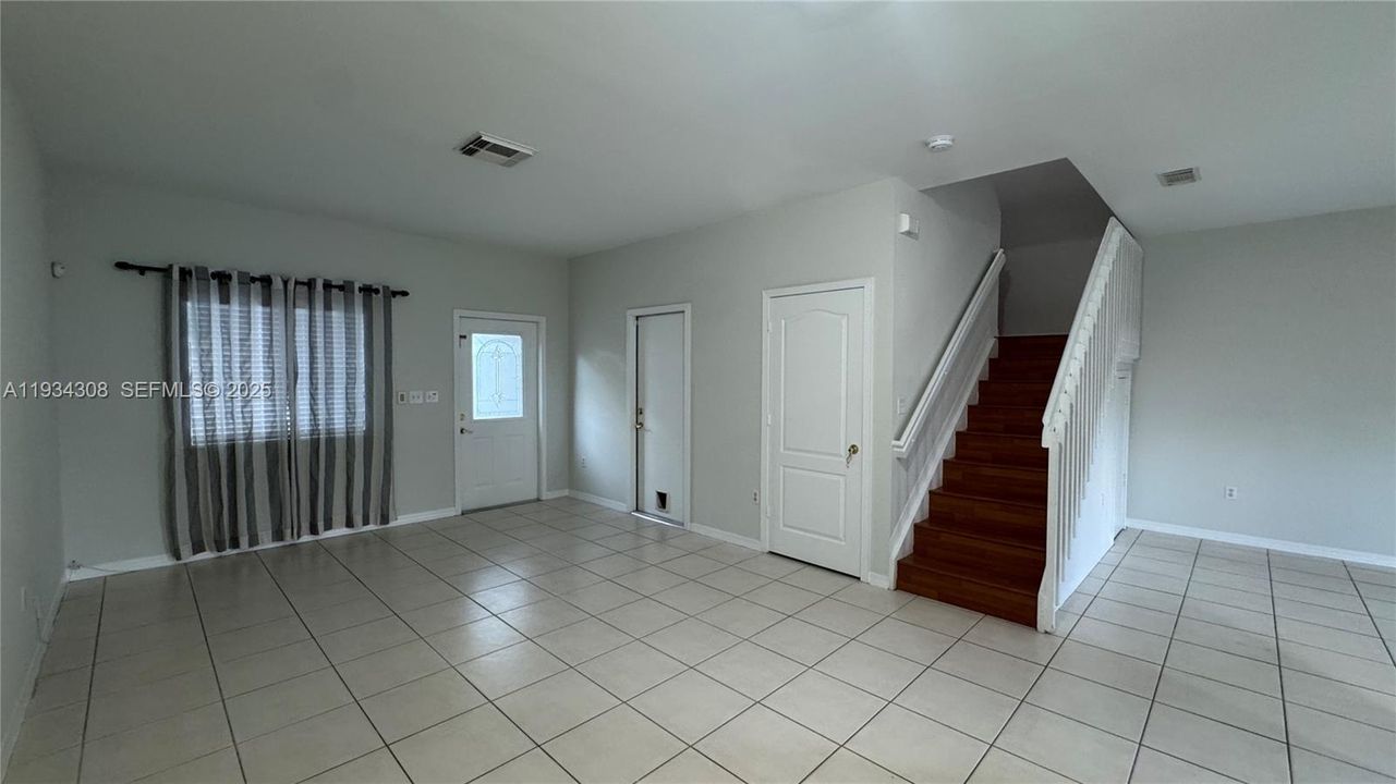 For Sale: $515,000 (3 beds, 2 baths, 1558 Square Feet)