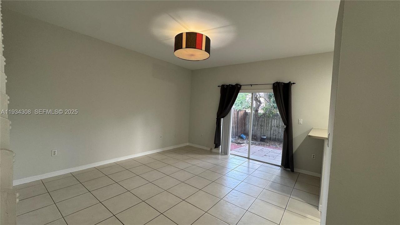 For Sale: $515,000 (3 beds, 2 baths, 1558 Square Feet)