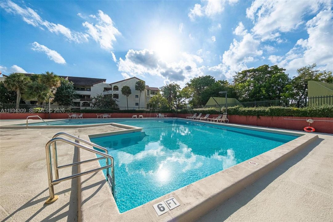 待售: $300,000 (2 贝兹, 2 浴室, 1200 平方英尺)