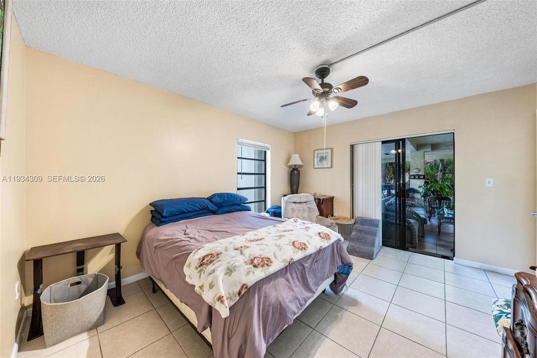 待售: $300,000 (2 贝兹, 2 浴室, 1200 平方英尺)