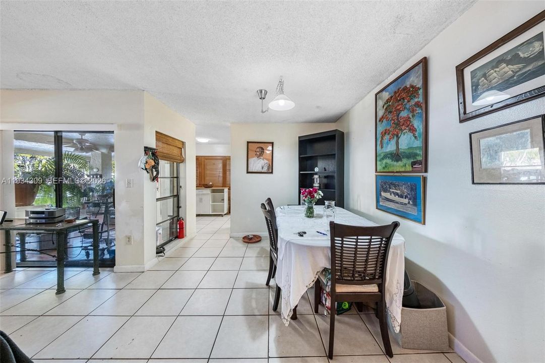 待售: $300,000 (2 贝兹, 2 浴室, 1200 平方英尺)