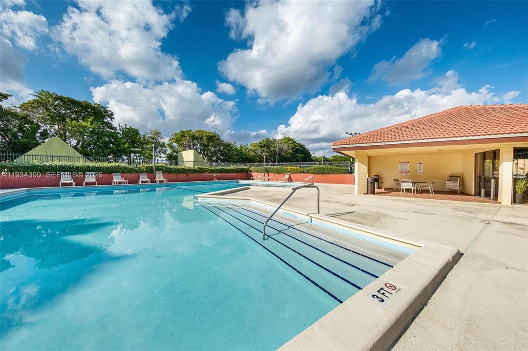 待售: $300,000 (2 贝兹, 2 浴室, 1200 平方英尺)