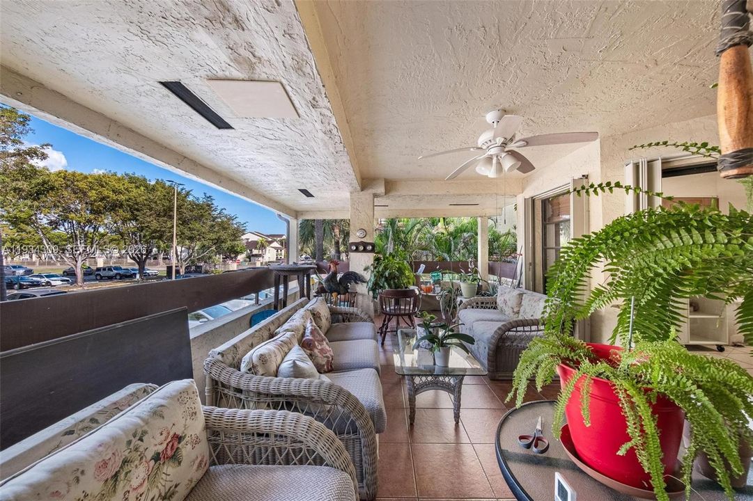 待售: $300,000 (2 贝兹, 2 浴室, 1200 平方英尺)