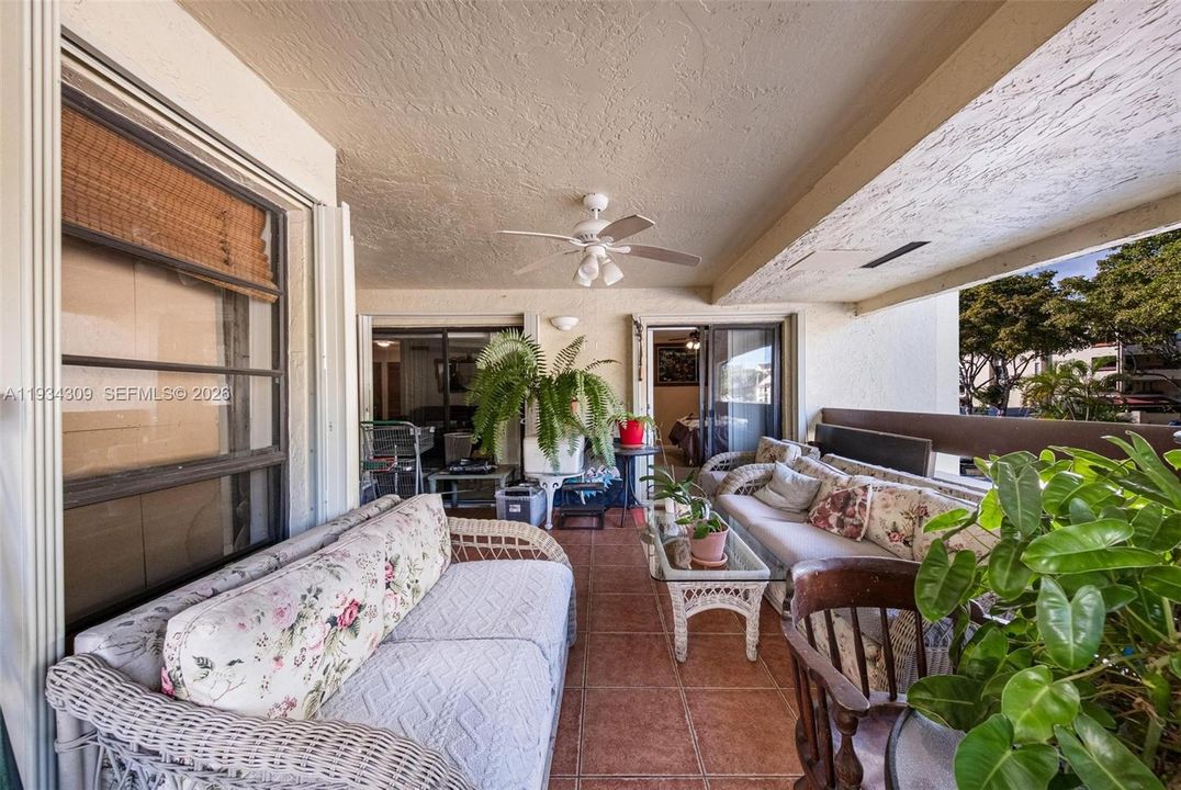 待售: $300,000 (2 贝兹, 2 浴室, 1200 平方英尺)