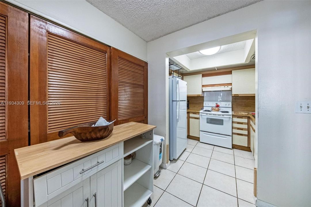 待售: $300,000 (2 贝兹, 2 浴室, 1200 平方英尺)