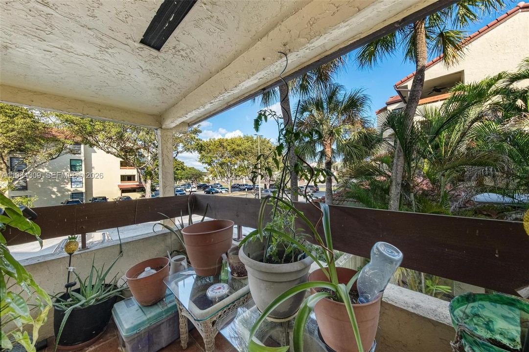 待售: $300,000 (2 贝兹, 2 浴室, 1200 平方英尺)