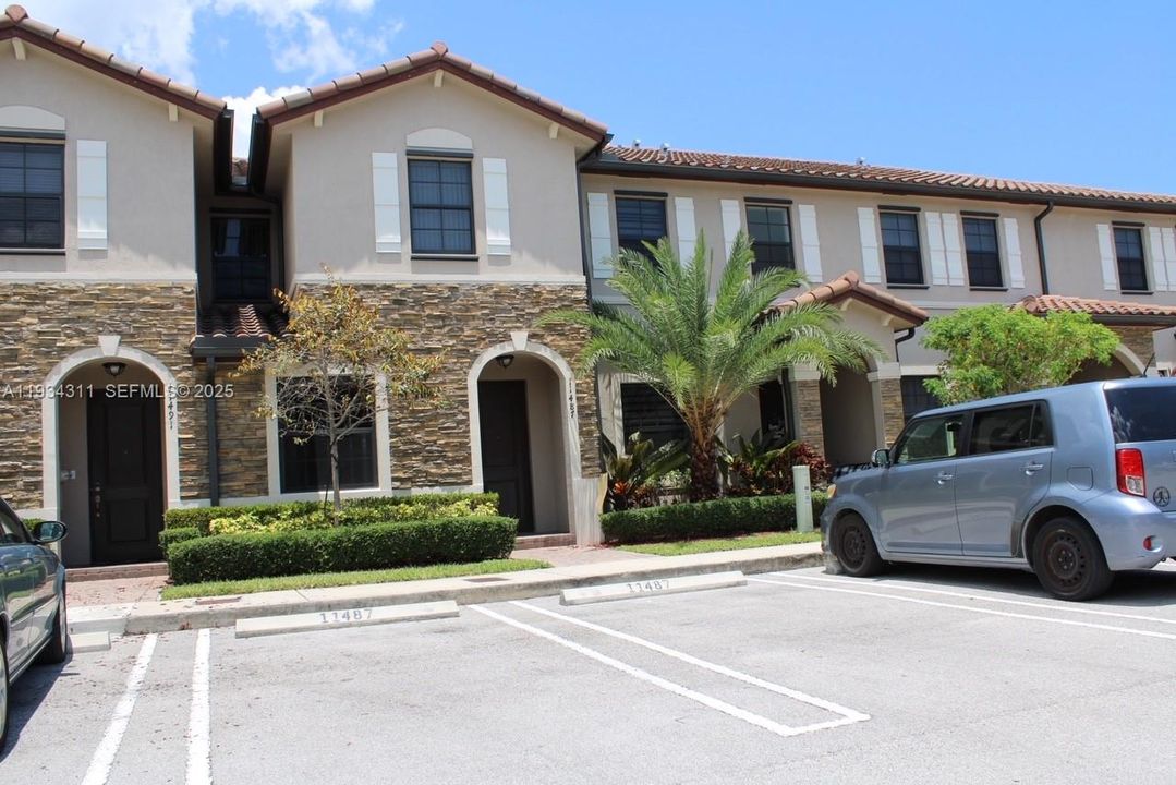 For Rent: $2,550 (3 beds, 2 baths, 1524 Square Feet)