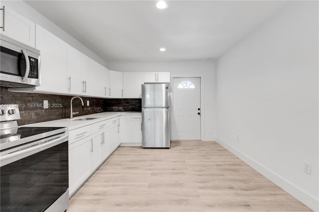 For Rent: $2,400 (2 beds, 1 baths, 1680 Square Feet)