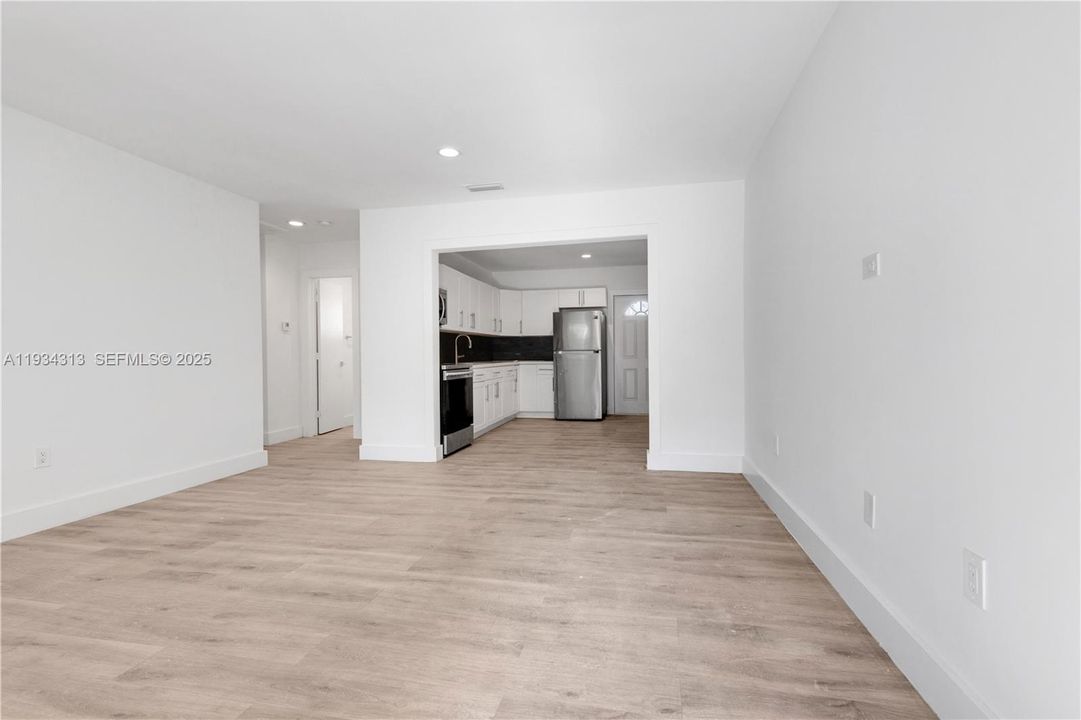 For Rent: $2,400 (2 beds, 1 baths, 1680 Square Feet)