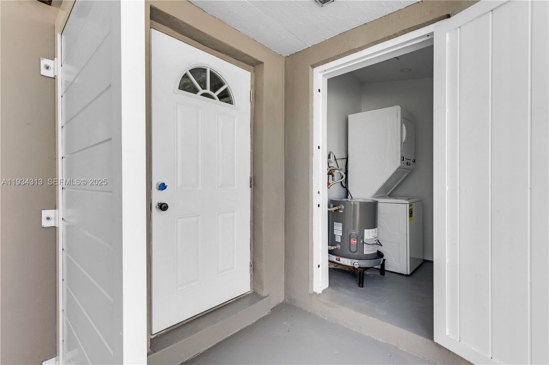 For Rent: $2,400 (2 beds, 1 baths, 1680 Square Feet)