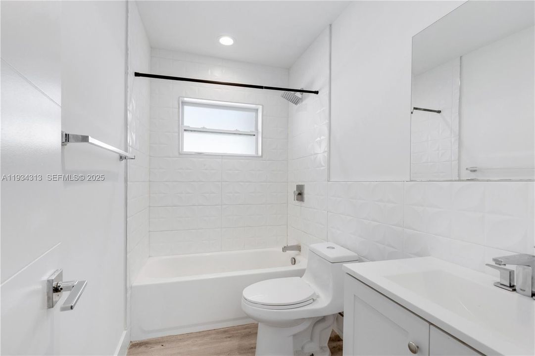 For Rent: $2,400 (2 beds, 1 baths, 1680 Square Feet)