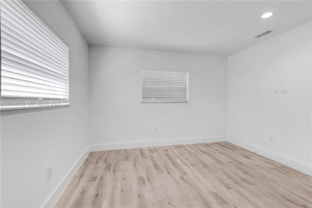 For Rent: $2,400 (2 beds, 1 baths, 1680 Square Feet)