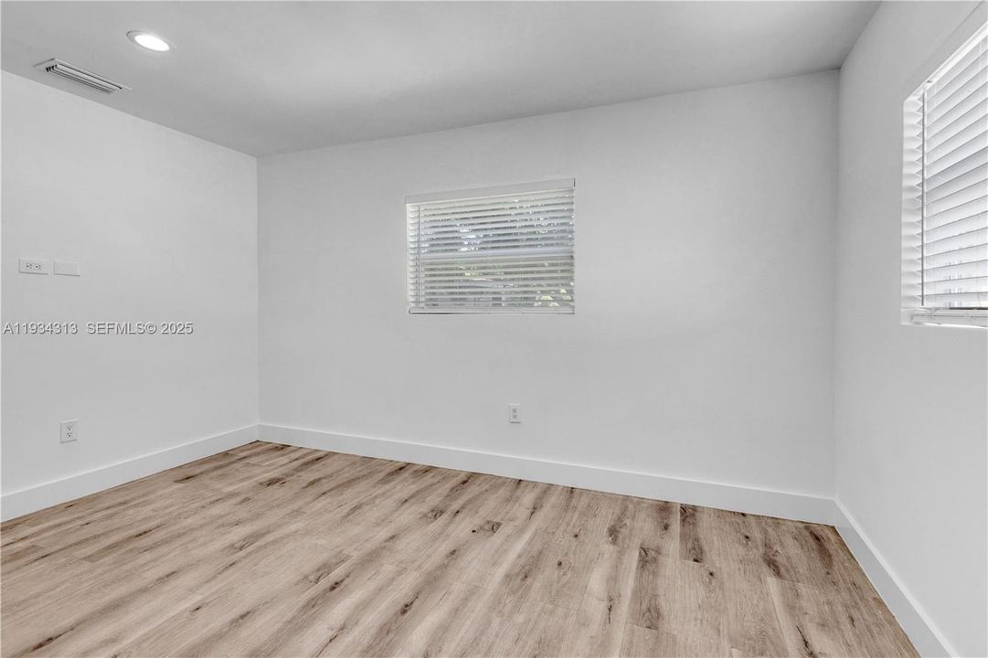 For Rent: $2,400 (2 beds, 1 baths, 1680 Square Feet)