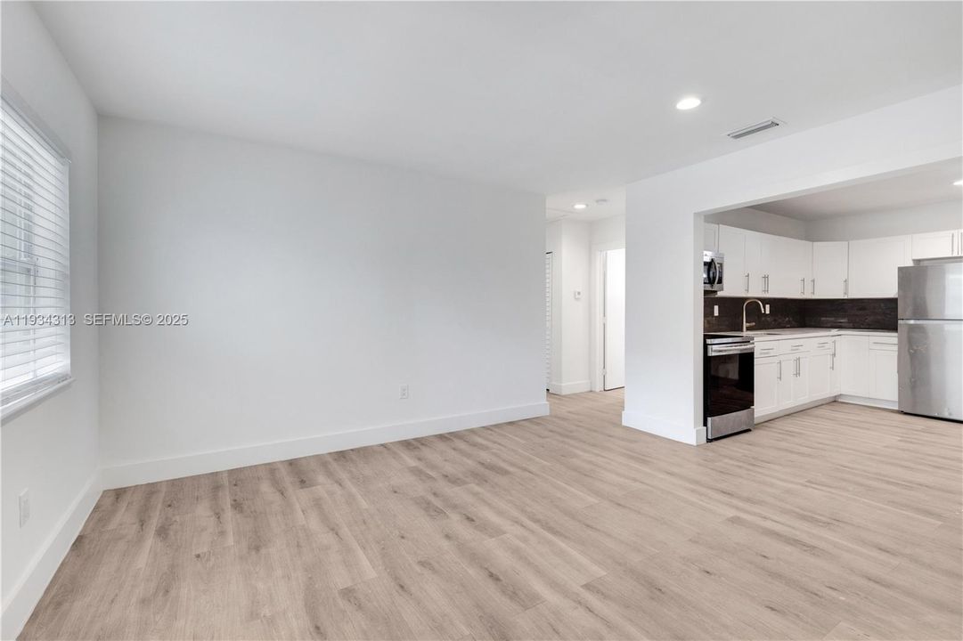 For Rent: $2,400 (2 beds, 1 baths, 1680 Square Feet)