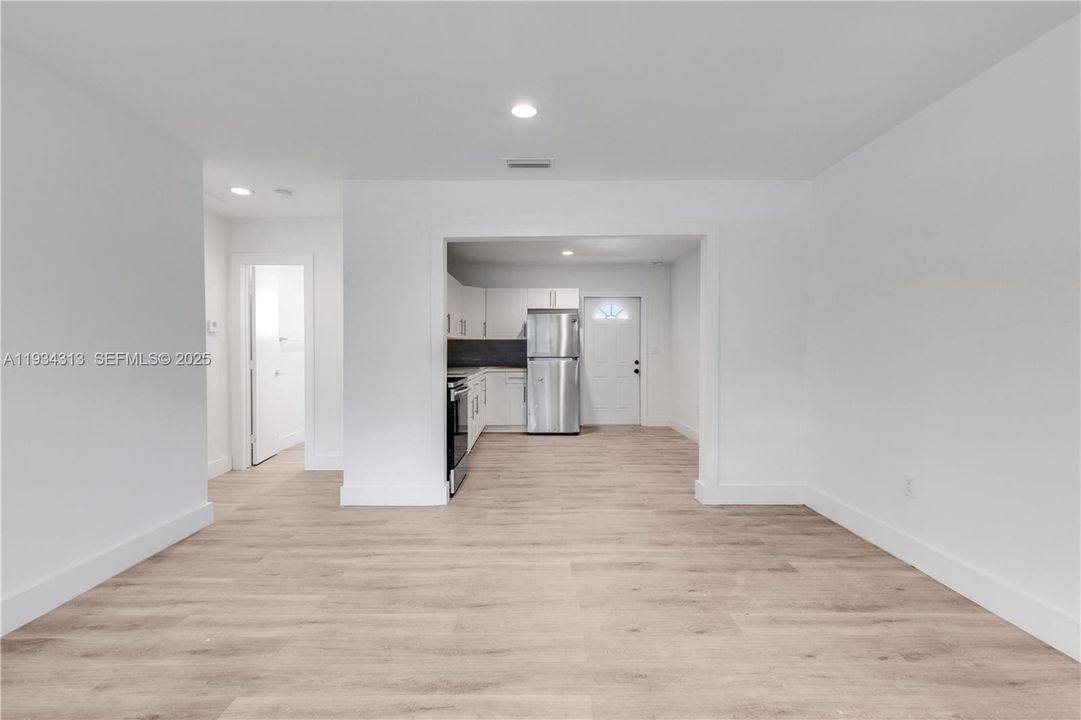 For Rent: $2,400 (2 beds, 1 baths, 1680 Square Feet)