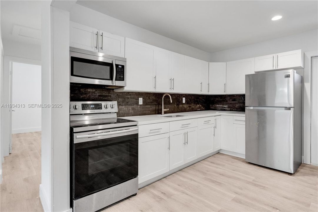 For Rent: $2,400 (2 beds, 1 baths, 1680 Square Feet)