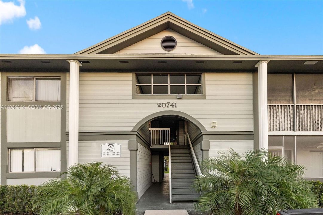 En Venta: $255,000 (3 camas, 2 baños, 1065 Pies cuadrados)