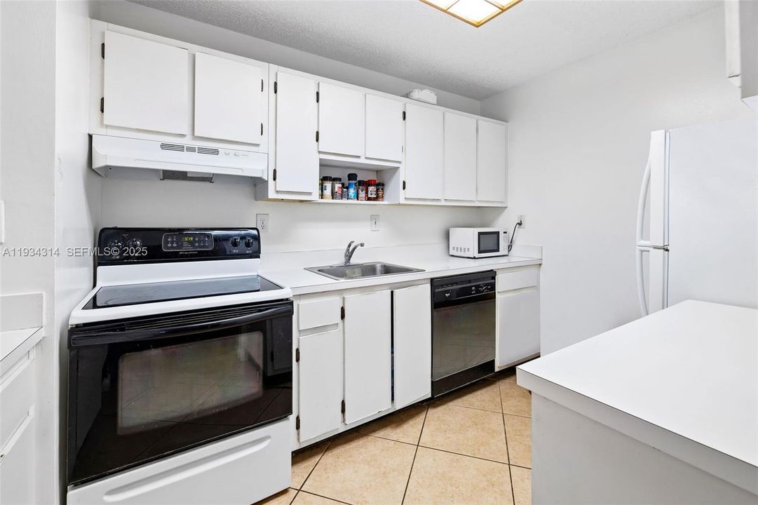 En Venta: $255,000 (3 camas, 2 baños, 1065 Pies cuadrados)