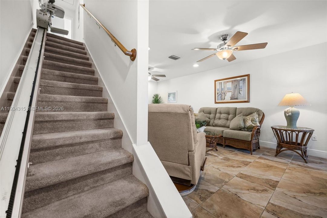 Stairs with Electric Lift