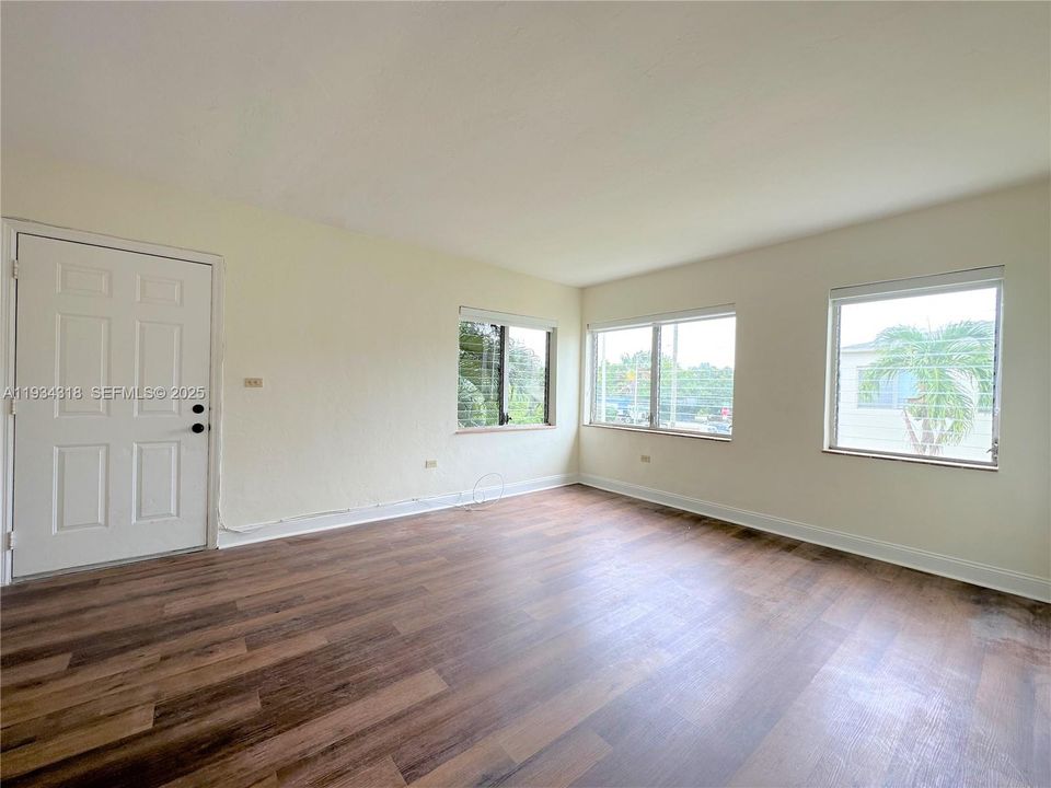 В аренду: $1,950 (1 спален, 1 ванн, 730 Квадратных фут)