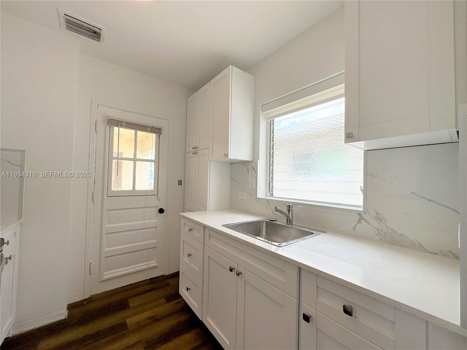 В аренду: $1,950 (1 спален, 1 ванн, 730 Квадратных фут)