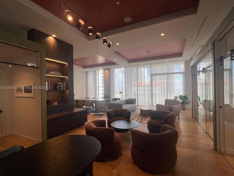 En Venta: $890,000 (2 camas, 2 baños, 925 Pies cuadrados)