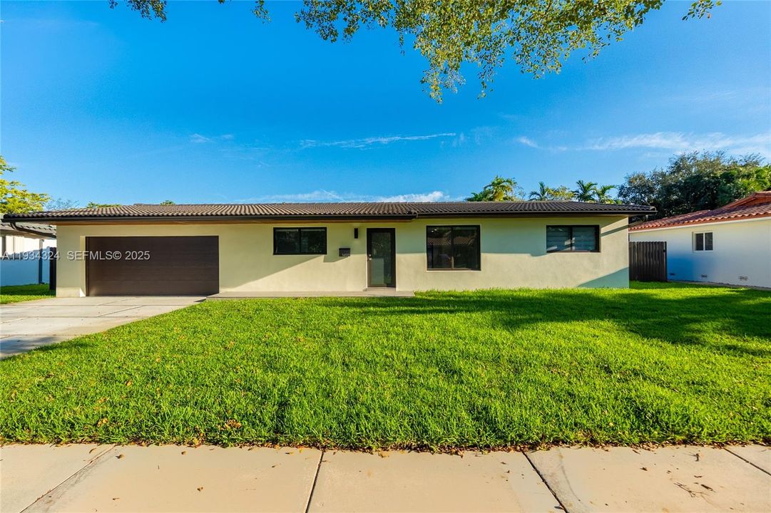 En Venta: $999,000 (3 camas, 2 baños, 1040 Pies cuadrados)