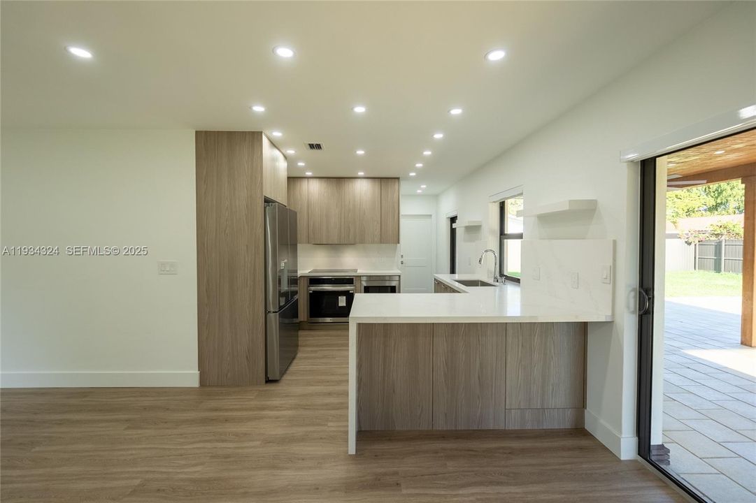 En Venta: $999,000 (3 camas, 2 baños, 1040 Pies cuadrados)