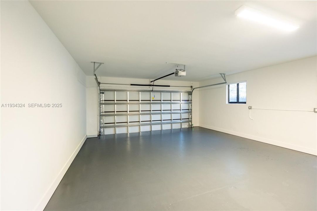 En Venta: $999,000 (3 camas, 2 baños, 1040 Pies cuadrados)