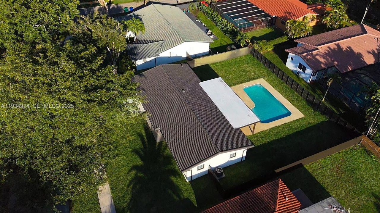 En Venta: $999,000 (3 camas, 2 baños, 1040 Pies cuadrados)