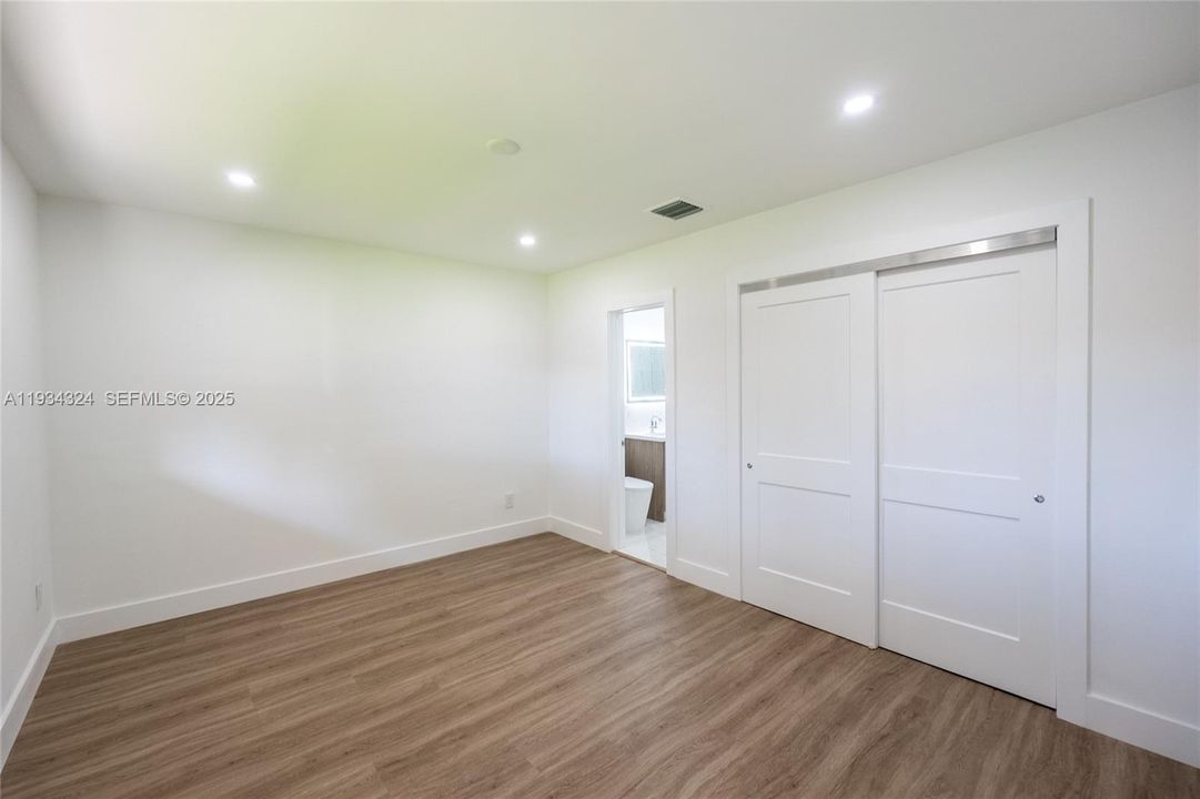 En Venta: $999,000 (3 camas, 2 baños, 1040 Pies cuadrados)